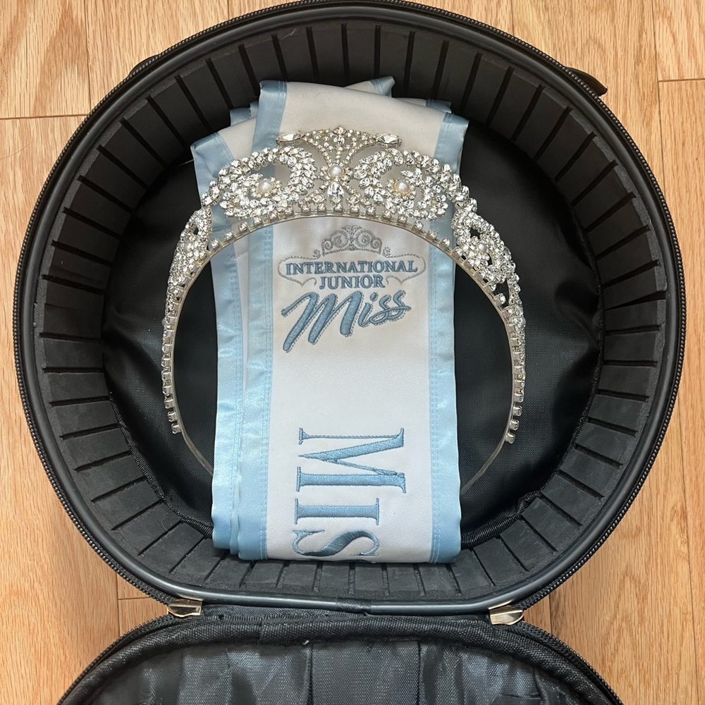 Pageant Crown Case - Picture 5 of 8
